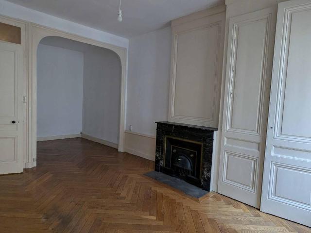 F2+2 alcoves, métro SaxeGambetta, 62m2, charme