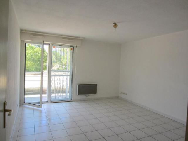 F2 48.1 m². Cuisine Equipée Américaine