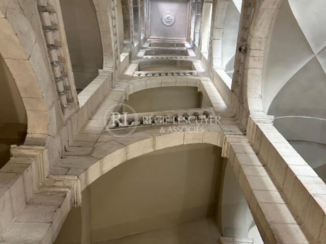 F2 5 PETITE RUE DES FEUILLANTS 69001 LYON