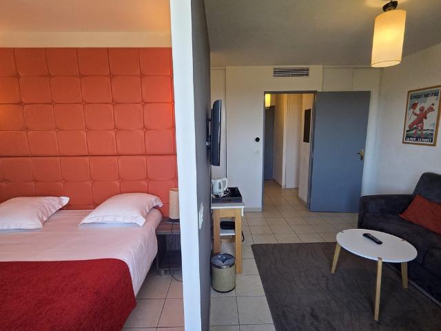 F2 Appartement 1 chambre avec salon meublé 150