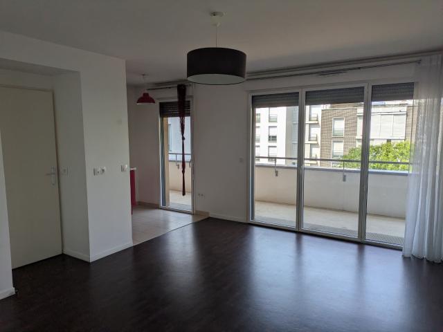 F2 avec balcon + 1 emplacement de parking en sous sol