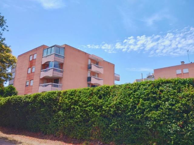 F2 avec cave proche centre ST RAPHAEL