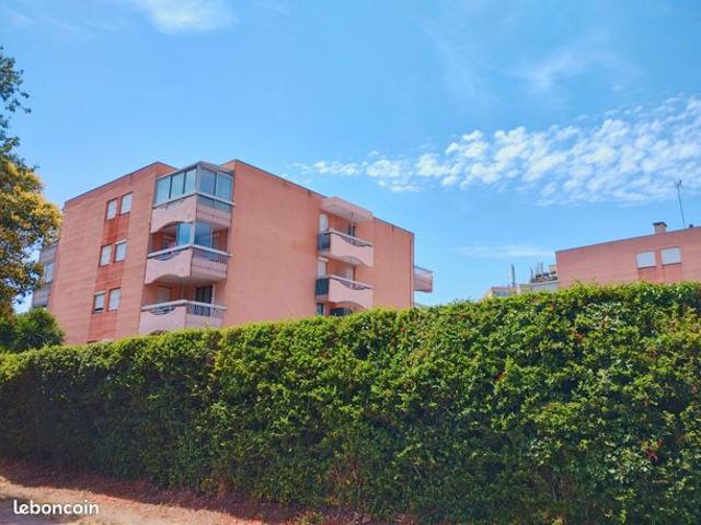 F2 avec cave proche centre ST RAPHAEL