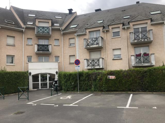 F2 avec jardin et parking