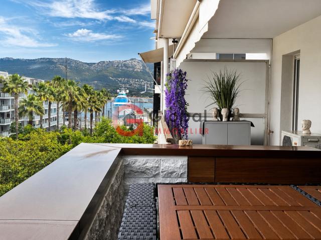 F2 AVEC TERRASSE ET GARAGE