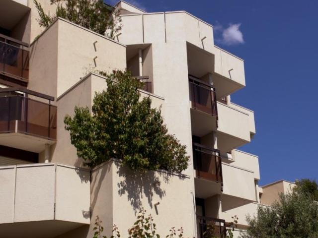 F2 de 35 m². Cuisine équipée américaine