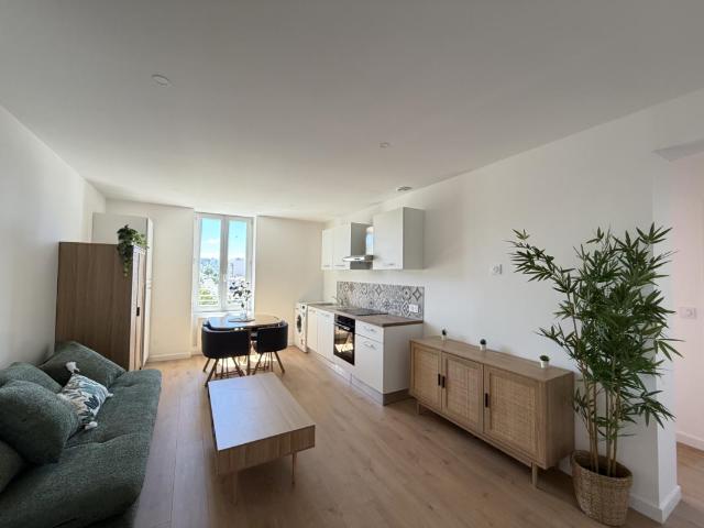 F2 MEUBLÉ ENTIÈREMENT RÉNOVÉ ET ÉQUIPÉ À NEUF 43M2 1 RUE BADIOU