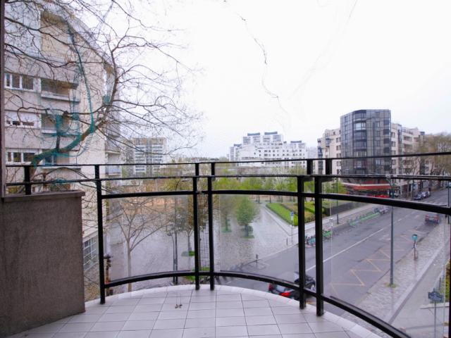 F2 meublé Paris XV 50m2 + 2 balcons