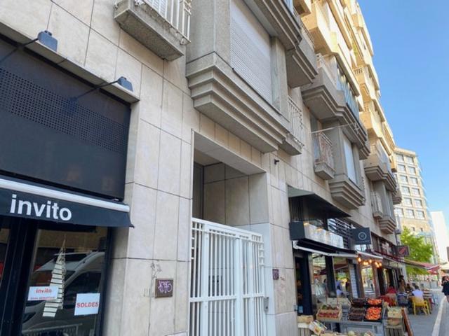F2 PLACE DE JAUDE