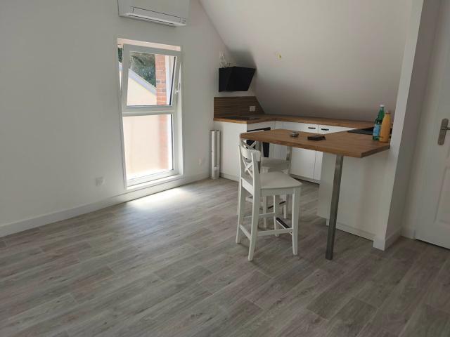 f2 rénové centre ville 30 m² Breteuil