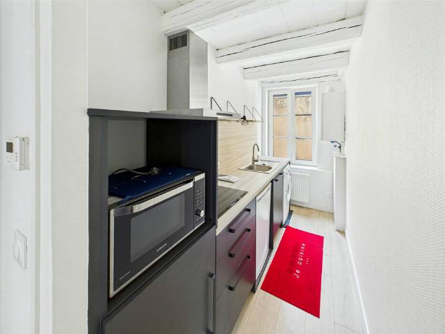 F2 semi meublé cuisine équipée salle de douche machine à laver