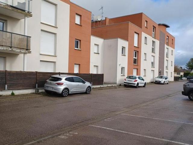 F2 SUR EVREUX AVEC 2 PLACES DE PARKING