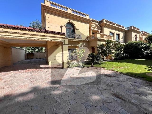 F7 Prime Location 4 Bedrooms House For Rent F 7