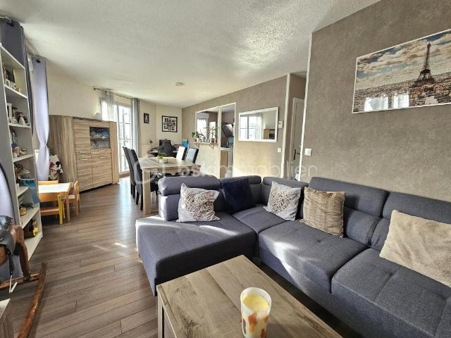 Appartement F4 71m² triple exposition 3ème étage parking double balcon