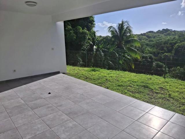 F4 avec jardin privatif à Balata