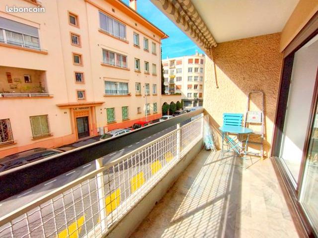 F4 avec parking centre ville ST RAPHAEL