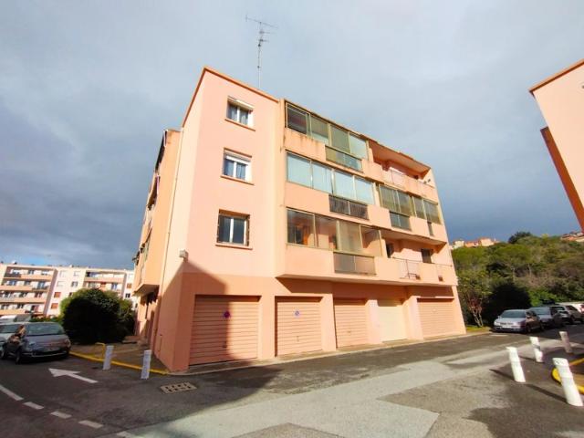 F4 + cave proche centre ST RAPHAEL
