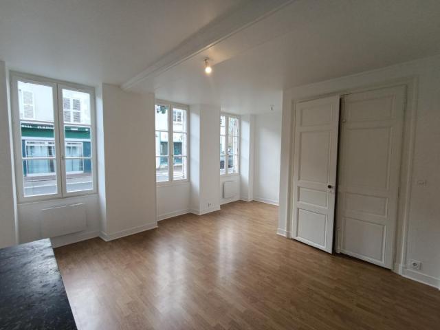 F4 CHEVILLY 31 Rue de Paris LIBRE REFAIT A NEUF