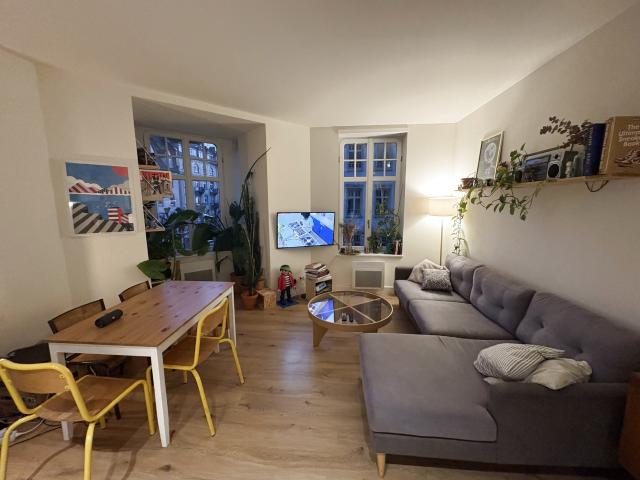 F4 dans un immeuble bourgeois 75m2 2 Balcons