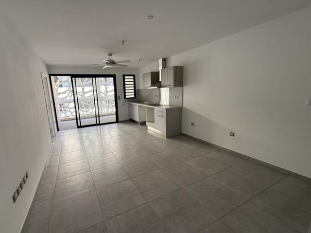 F4 de 78 m2 et terrasse 19 m2 en centre ville Saint Denis