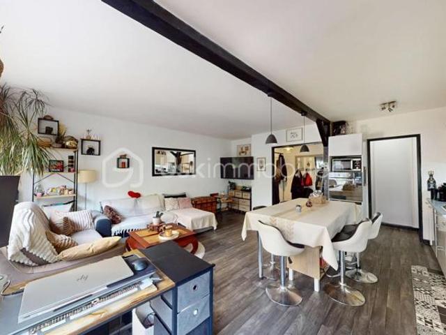 F4 en très bon état ! 3 chambres, loggia et espace extérieur !