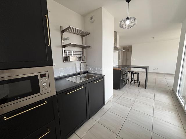 F4 RUE CROIX BARRET LYON 7