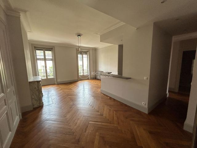 F4 Rue de la CHARITE