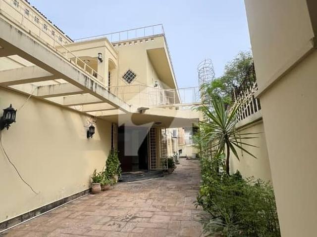 F6 1000 Sqy House For Rent