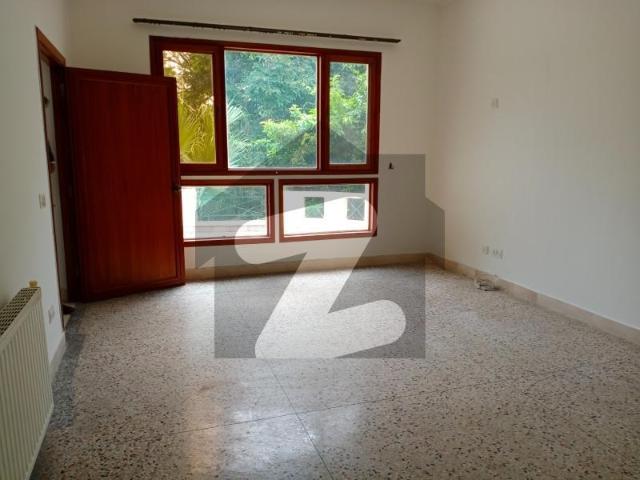 F6 1066sy 4BEDROOM attached bathroom with 1Study room Drawing Dining Rooms powder room TV lounge and kitchen Big car parking F 6/4