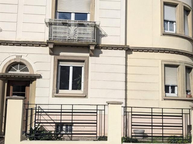 F6 ou lot de 2 appartements de type T3 dont un encore loué à. 146m² Schiltigheim