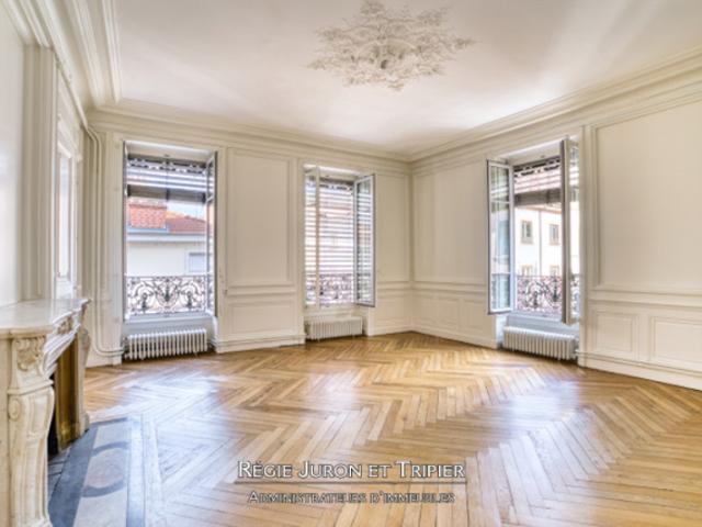 F8 221 m² Rue Vaubecour Lyon 2ème