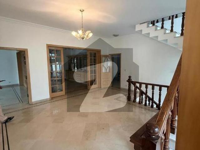 F8 house for rent F 8