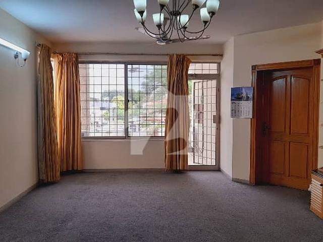 F8 Stunning 5 Bedroom liveable House with Study, Garden Prime location