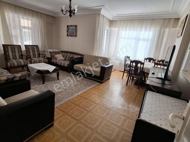 Fındıklı'da Merkezi Lokasyonunda 3+1 Eşyalı Kiralık Daire