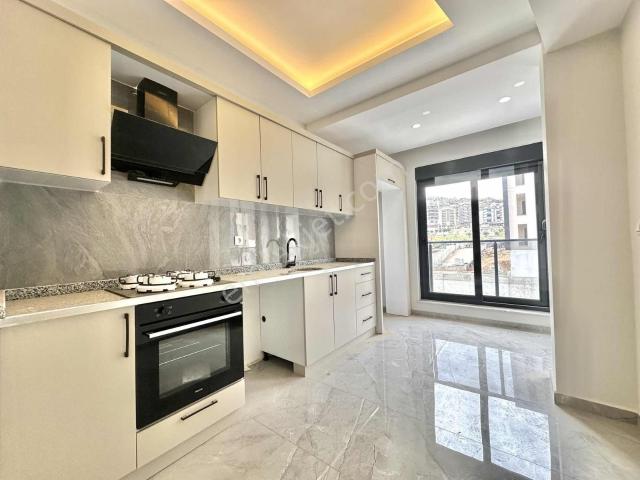 F.çakmak'ta_2+1 105m2_ebvyn Banyolu Havuzlu Site İçerisinde