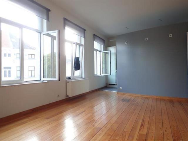 F Cocq bel/lumineux apt design +/ 65m2, 1 chambre, gd balcon