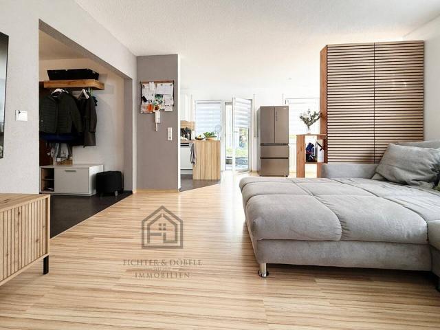 F&D | Gepflegte 3,5 Zimmer EG Wohnung mit separatem Eingang, Südterrasse und Stellplatz