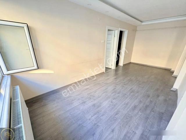 F l Emlaktan Üsküdar Merkezde Temiz Daire