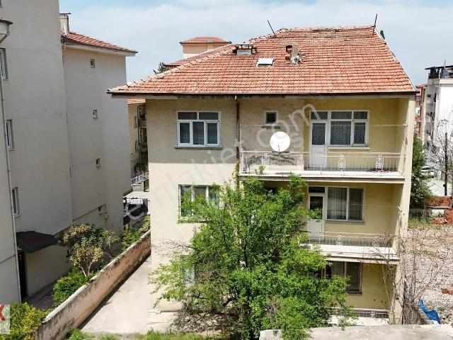Fırat Mahallesinde Re/max Güneş'ten Satılık Hsarsız Komple Bina