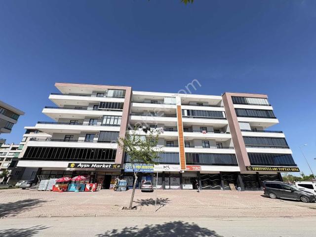 Fırsat! Emirgazi Mah.de Cadde Cepheli Ara Kat 220 M² 4+1 Daire!