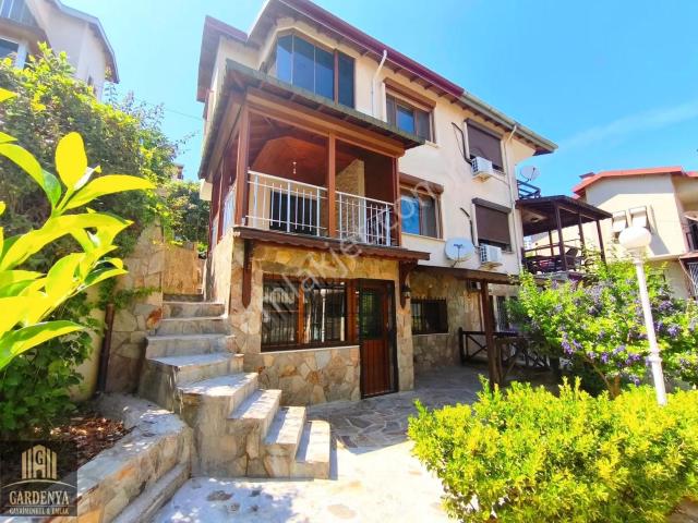Fırsat Villa Kadınlar Denizi 5+2 Havuzlu Site