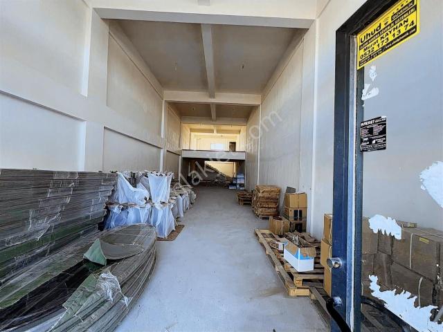 Fıstıklık Mahallesi Merkezi Konumda Köşebaşı Kiralık Dükkan