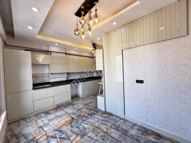 Fıstıklık Merkezde Yerden Isıtma Extralı Ultralüx Emsalsiz 4+1