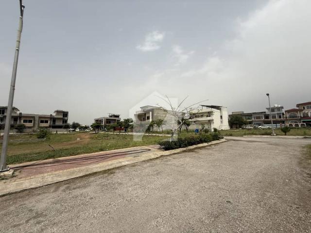 F 17 mpchs size 40*80 60 feet road 1600 series plot for sale on good location first come first avail this big opertuinty