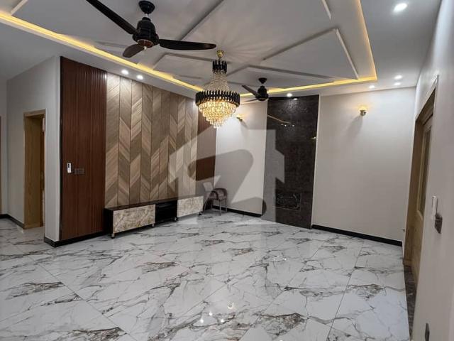 F 17 House For sale Sized 10 Marla