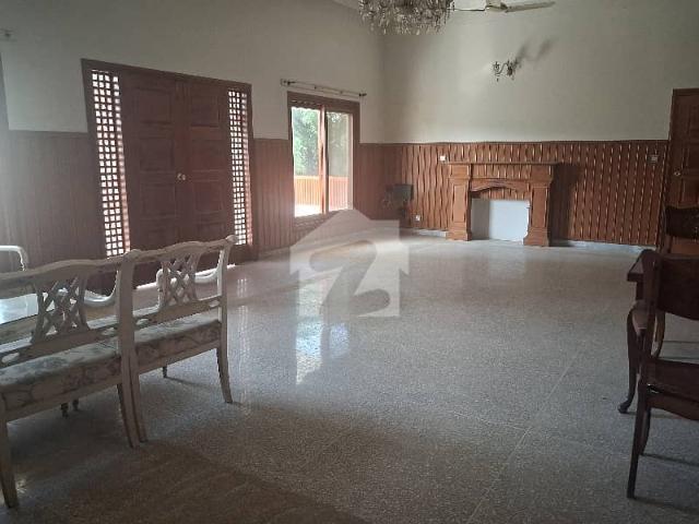 F 10/3 733 Square Yards House Huge Extra Land