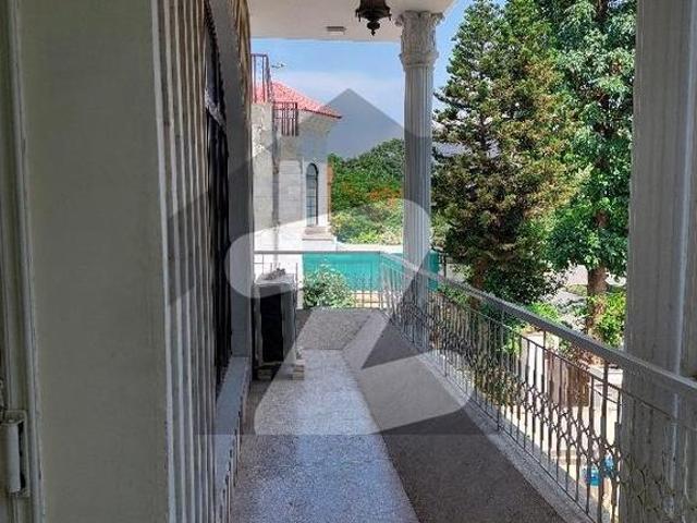 F 10/2 6bed Room Attach Bath Drawing Room Lounge 2 Kitchen. Corner With Extra Land F 10/2