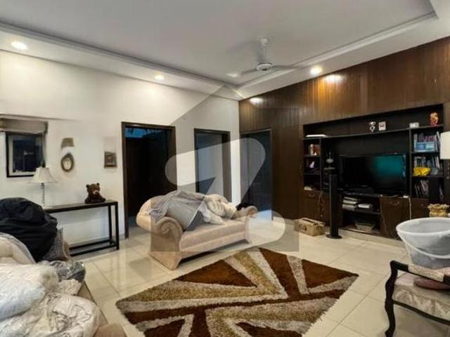 F 10: Main Nazim ud din Road 1022 Yards Elegant Full House, 6 Bedrooms, Rent Rs. 650,000/ per month F 10