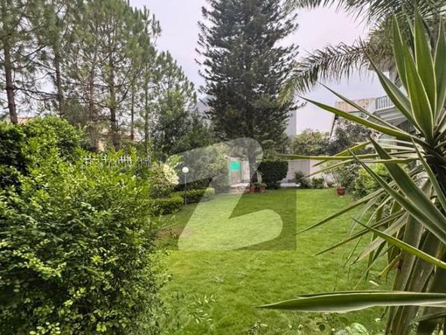 F 10 Beautiful Luxury 2 Kanal House 7 Bedroom attach washroom top location, beautiful garden available for Rent F 10