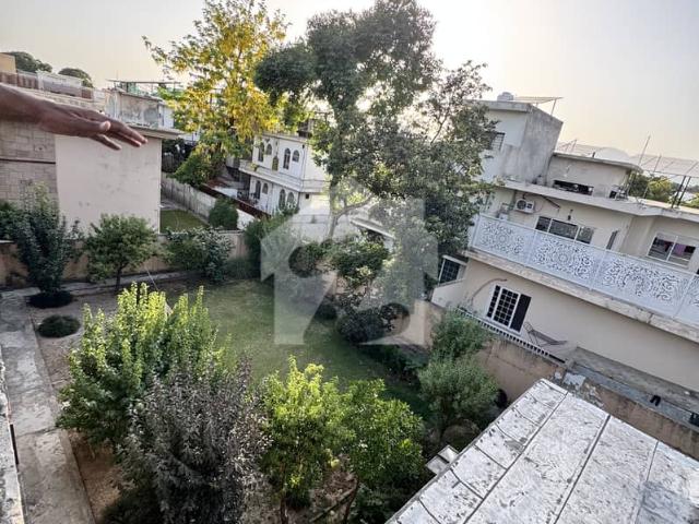 F 10 Double Storey House Excellent 2 Kanal 1000 SQY House Proper 7 Bedrooms, 7 Attached Bathrooms Study Room, Modern Fittings And Tiled Floor TV Lounge, Drawing Dining, Kitchen